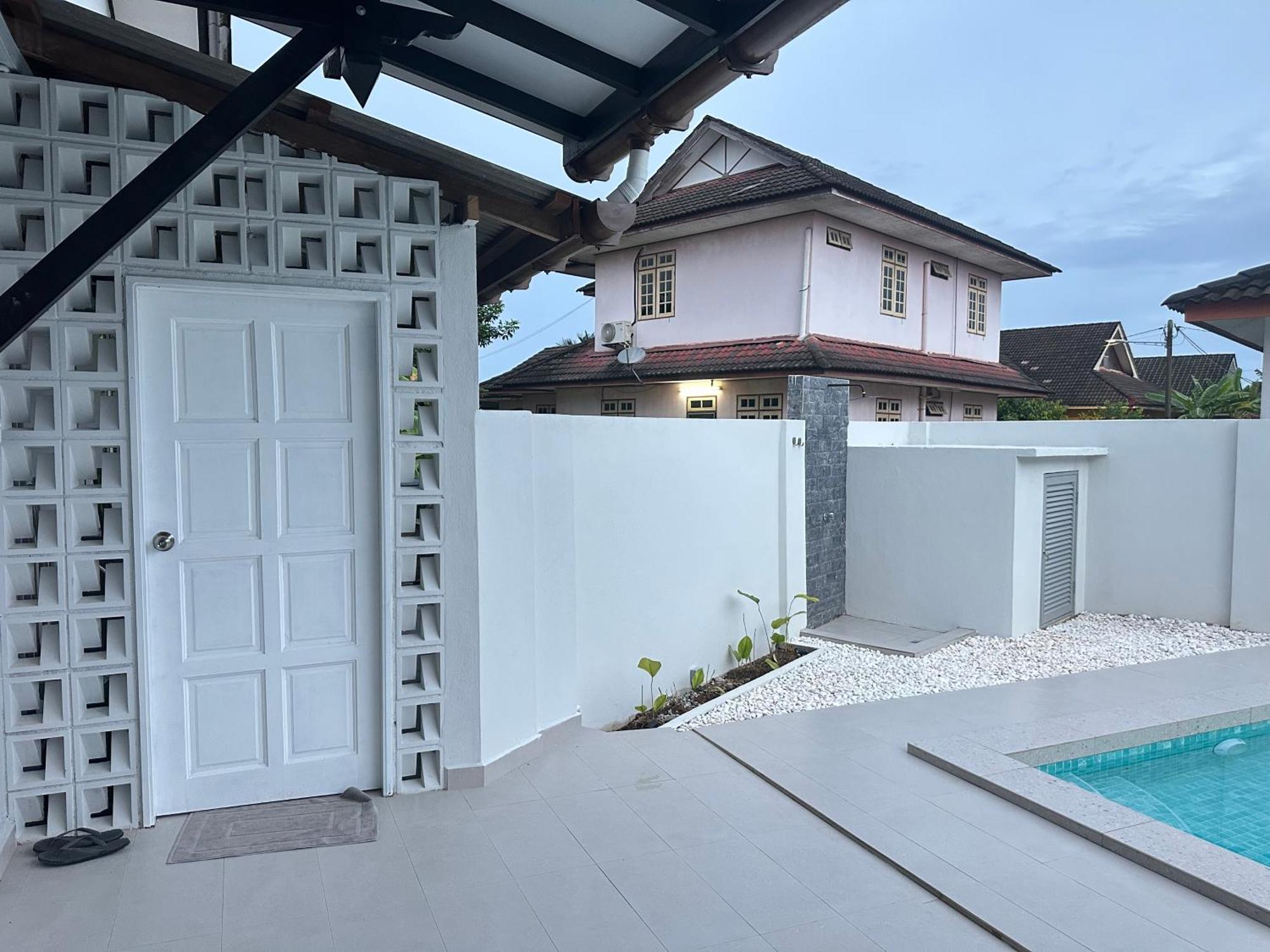 Home In Terengganu With Private Pool กัวลาตรังกานู ภายนอก รูปภาพ