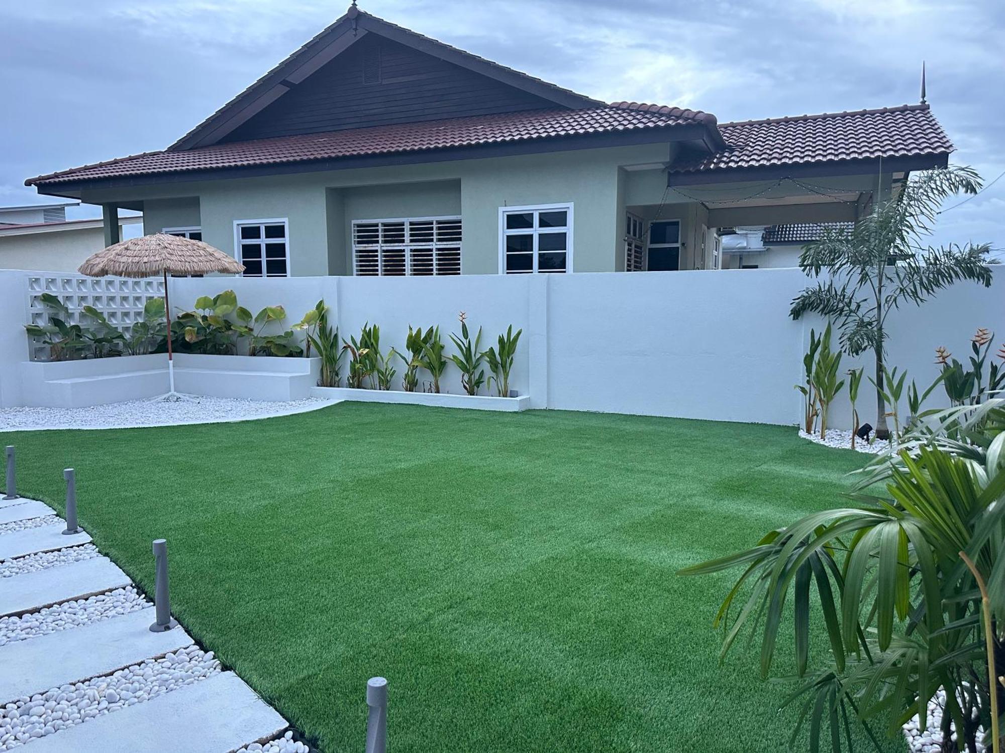 Home In Terengganu With Private Pool กัวลาตรังกานู ภายนอก รูปภาพ