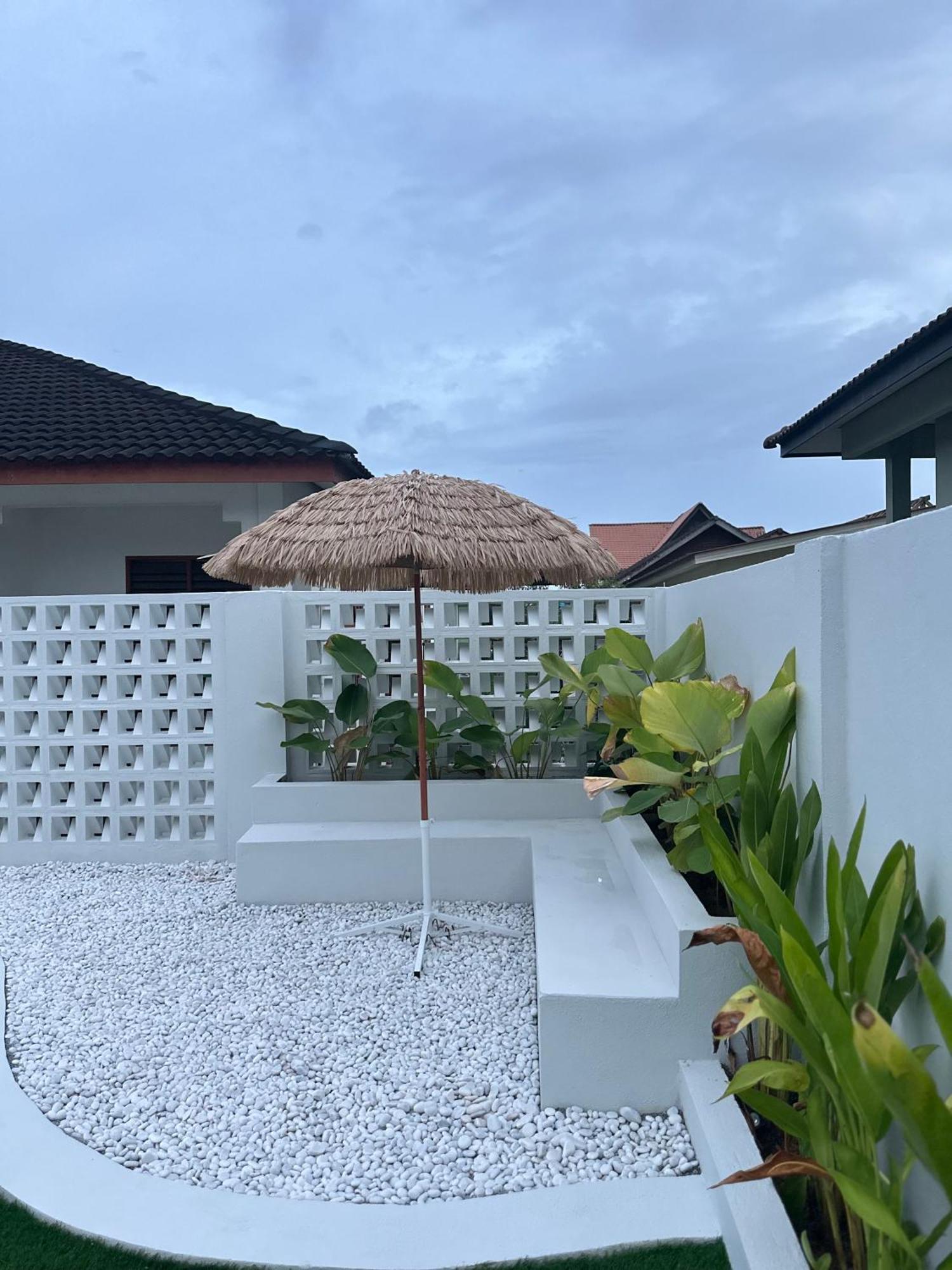 Home In Terengganu With Private Pool กัวลาตรังกานู ภายนอก รูปภาพ